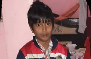 चार दिन से लापता बच्चे की नहर के पास मिली लाश, परिजनों ने पुलिस चौकी घेरकर किया प्रदर्शन