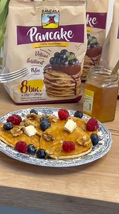 1.5K views · 193 reactions | ✨ Dulce, fresh și gata în câteva secunde! ✨✨ Servite cu miere, un cubuleț de unt și fructe de pădure, clătitele noastre gata preparate sunt răsfățul perfect pentru orice moment al zilei! 丹✨ Rapid, simplu și fără efort! Tu cum le savurezi?  | Paste Baneasa | Facebook