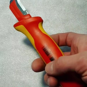 Нож с пяткой KN-9855 для снятия изоляции с плоских кабелей. Видео к предыдущему посту. Видео от @elektromontazh_68 | Knipex