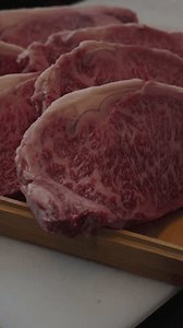 gros plan wagyu boeuf steak sur : vidéo de stock (100 % libre de droit) 3880070877 | Shutterstock