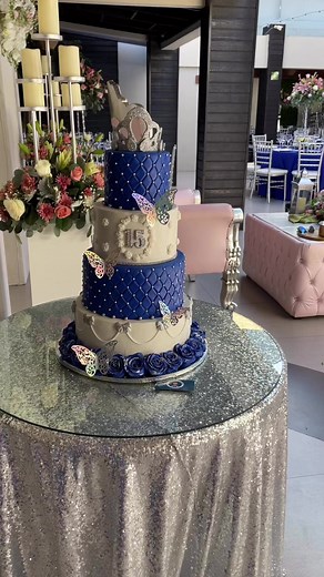 4.6K views · 77 reactions | Hermoso pastel de XV años.#xv #xvaños #quince #quinceañera #quinceaños #pastelesdecumpleaños #pastelesdexvaños #pastelesdequinceaños #pastelespersonalizados quinceaños #ensenada #wendy #wendyguevara | Andrés Alejandre | Facebook