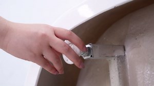 67 Inch Acrylic Soaking Bathtub, Modern Stand Alone Tub for Adults with Sloped Backrest, Chrome Drain & Overflow, cUPC Certified, Easy Installation, White Oval Bath