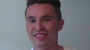 72K views · 979 reactions | Hey fabulous piger og gays. Mange af jer har spurgt mig hvordan man lægger en fabulous basis makeup. Her afslører jeg de mærker jeg bruger og hvordan jeg gør. Desuden har jeg lavet et rigtigt godt samarbejde med www.sponge.dk hvor i kan få 50% rabat på deres Beauty Sponge ved rabatkoden: gustav50. Kys og love jeres Gustav. <3 | Gustav Andersen Salinas (officiel fanside) | Facebook