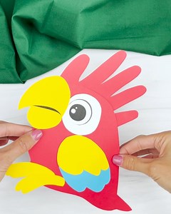 🦜 Parrot Handprint Craft 🔗 Get the template link below | Simple Everyday Mom