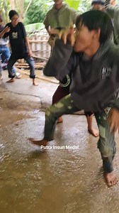 48K views · 351 reactions | Bocil khodam ciluk ba joged kembar bareng pawang mpi #kesurupan #kalap #ndadi #reels #viral | PUTRA INSUN MEDAL | Facebook