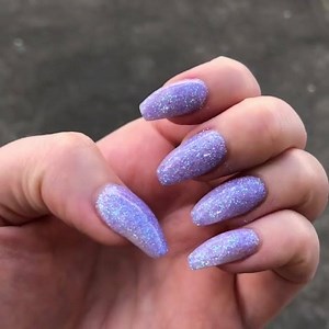 I love this color! 💜 what color have you got on your nails right now? 💅🏼 #shaaanxo | Shaaanxo