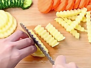 URED Crinkle Cutter Knife Stainless Steel Potato Cutter Wave Vegetable French Fries Cutter Home Kitchen Cutting Tool Fruit Divider (1PCS Silver Crinkle Cutter A)