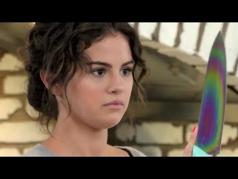 Selena Gomez Knife Skills SCARE Chef Curtis Stone!