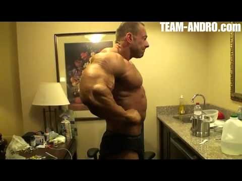 Bodybuilder Matthias Botthof posing