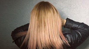 Rose gold 🌚🔮💛💖 - - #rose#pastelhair#blonde#beauty#crueltyfree#haihairhair#haircare#hairoftheday#hairoftheweek#moonvision#2190#lunaweiland#42170#rockyourhair#jueves#cdmx#mexico#decoloracion#cambiodelook#goodvibes#haircare#cabellosano#cabello#colorista#pinkhair#peachhair#video#hairvideo#hairporn#hairdresser#awesomevideo | Moon Vision