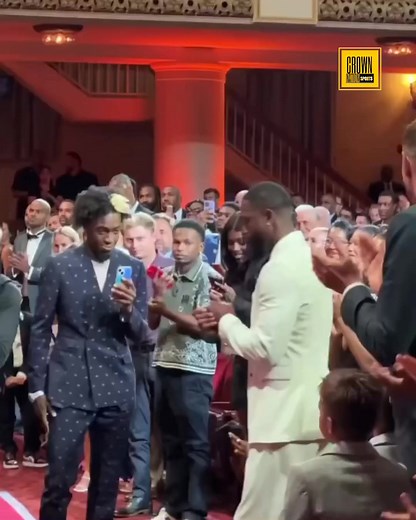 Dwyane Wade shared a moment with Allen Iverson during Hall of Fame ceremony #nba #sports #dwade #dwyanewade #basketball #ceremony #halloffame #legend | Crown Nation Sports