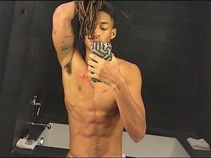 Jaden Smith Shows Off Six Pack Abs In Sizzling Shirtless Selfie