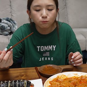 349K views · 11K reactions | Real Mukbang :) Homemade Kimbap & Ramyeon-bokki ★ Korean Street Food!! | Kings Videos | Facebook