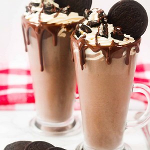 Easy Chocolate Oreo Milkshake