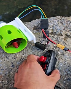 Small Jet Propulsion Demo Begins #waterthruster #minijetmotor #underwaterscooter #boatpropulsion #techinvention | Deep Dive News