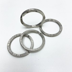[Hot Item] 30mm Stainless Steel Embossed Logo Split Ring Round Edge Style Flat Keyrings