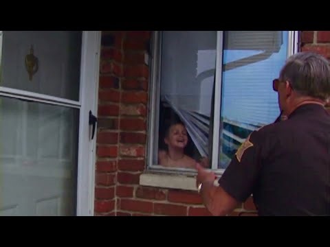Cops Tv show Marion county Indiana. Mom locked out of the house. (1999). Jeremy open the door.