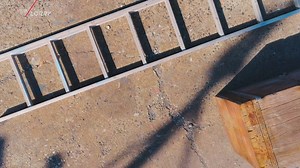 6.4K views · 41 reactions | Hvad betyder det at have noget på beddingen? Her er vi på den gamle bedding i Hundested, som er en værkstedsplads for skibe. Et skrånende underlag, hvor skibsbyggerne arbejder på kutterne i land. Hundested - Det vi har sammen. | TV 2 Kosmopol | Facebook