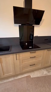 Pose cuisine Brico Dépôt #helpmeubles #coverecorennovation #Bricodepot #cuisine #cuisiniste | Helpmeubles.fr