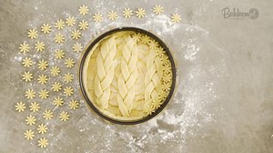 Zo maak je een appeltaart extra mooi! Bak jij jouw appeltaart altijd met ruitjes patroon of heb je ook wel eens iets anders geprobeerd? We zijn benieuwd! | Koopmans