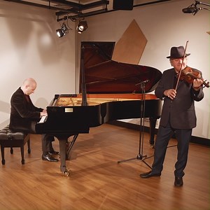 🌞 The dazzling duo are nearly here! When a celebrated classical pianist and a jazz violinist/vocalist combine, the result is a delightful morning matinee full of groove, mood & sensational jazz standards. ☕ Complimentary Morning Tea from 10am 🎹 Simon Tedeschi & George Washingmachine - Gershwin & More 📅 Tue 25 Jun, 11am 👉 https://bit.ly/GershwinMore | Shoalhaven Entertainment Centre (SEC)