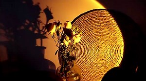 Sunset Lamp - LED Sunset Light Lamp for Photo Taking, Romantic Display in Party Bedroom Living Room, Sunset Projection Lamp, Golden Hour Lamp, Gift for Mother, Girl Friend, Wife and Friends