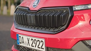 173K views · 142 reactions | Lasă-te cucerit de eleganța noii Škoda Kamiq. Cu un exterior actualizat și un interior gândit pentru confortul tău, noua Škoda Kamiq redefinește standardele unei mașini de oraș! #skoda #skodaromania #kamiq | Škoda | Facebook