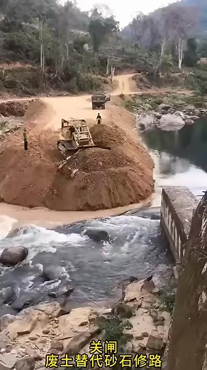 Gate-closing excavator Engineering machinery Excavator work first perspective video Dredging and | MaLa Excavator