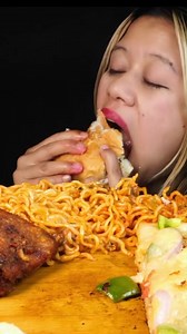 Deliciously Satisfying Bites| Enjoying Pizza & Burger #mukbangpari #DeliciouslySatisfying #PizzaAndBurger #PizzaLovers #BurgerBliss #SatisfyYourCravings | Mukbang Pari