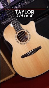 Taylor 314ce-N Nylon Precio: $2,199 Players looking for a new sound to add to their acoustic toolkit will appreciate the snappy, classical-inspired tone of the 314ce-N. Solid sapele back and sides with a Sitka spruce top serve up a bold, punchy nylon-string sound with a rich midrange, warm lows and articulate highs. Combined with the 1-7/8” nut width, it all adds up to the ideal package for fingerstyle players, offering plenty of string spacing without making it difficult to fret complex chords.