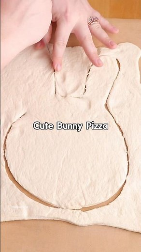Cute and easy bunny pizza! Fun #easterfood #pizzarecipe 🍕