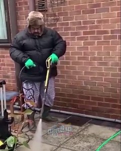 147K views · 921 shares | MQM founder Altaf Hussain cleaning his house in London | ApniISP.Com | Facebook