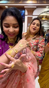54K views · 551 reactions | বিয়ে মানেই সোনার গয়না, আর তাতেই থাকছে Making change এ প্রচুর ছার | তাই আমরা গেছিলাম Bangalore Jewellers এ, তোমাদের কেমন লাগে জানিও তো| ☎️ 7619660798. 7044410601 #goldjewellery #facebookpostシ #hilights #kolkata #wedding #goldjewelry | Elfina Mukherjee | Facebook