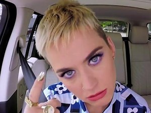 Katy Perry & James Corden #车里唱歌#水果姐#凯蒂佩里#darkhorse#全美音乐奖#无关政治#carpool#karaoke#jamescorden#柯登拼车秀 ,国外开车唱歌- 抖音