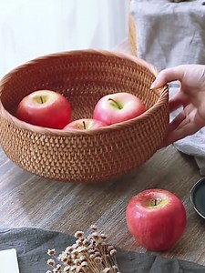 Small Handmade Rattan Bread Baskets – Round Wicker Fruit Serving Bowls, Natural Woven Storage Baskets for Kitchen Counter Organizing, Deep Wall Bread Tray for Dining Room Table Centerpiece (7.87inch)