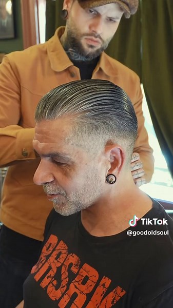 Skin fade slick back — sharp, clean, timeless. Precision clippers on the sides, smooth scissor work on top, finished with a straight razor for that glass-skin transition. This is classic men’s grooming at its finest: bold, confident, and built to last. Not fashion. Not trend. Just craft and soul. #barbershop #menshaircut #österreich #austria #fade