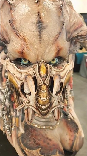 Artemis Predator Unleashed! Female Yautja by Aki Studio at Monsterpalooza 2025