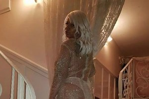 DARA BUBAMARA POTPUNO GOLA: Obukla je samo providni kombinezon i tako se slikala! Šokantne fotke objavila javno! (FOTO)