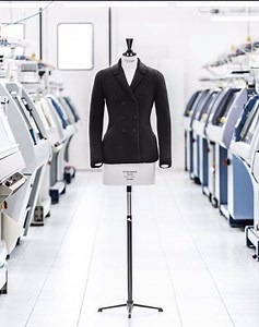 An eternal symbol of the New Look, the legendary 'Bar' jacket, which first appeared in Monsieur Dior’s revolutionary debut collection in 1947, receives a fresh reinvention for Autumn-Winter 2020-2021 by Maria Grazia Chiuri on.dior.com/barjacket in a contemporary knitted version. The fabled Dior savoir-faire was called on to translate the sculptural allure of the original, a process requiring no fewer than four prototypes, and the resulting rib knit pieces are now expertly linked together by hand