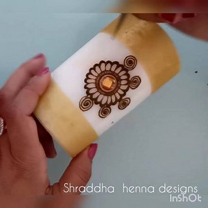 How to do designs on candles.. #henna #7enna #bridalhennasydney...