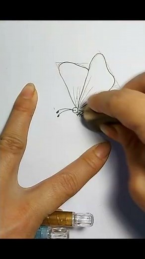 vẽ con bướm đơn giản