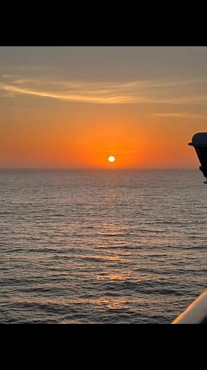 Sunset at the middle of the ocean #RustyFely #travelhawaii #likeforlikes #followforfollow | Fely Morrison