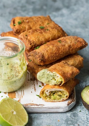 Avocado Egg Rolls (Guacamole Egg Roll Recipe)