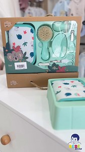 ✂️ Trousse de Toilette Bébé 🍼 Une trousse complète avec ciseaux, lime, coupe-ongles et autres accessoires essentiels pour prendre soin de bébé en douceur. 📍 Rue Yasser Aarafet Sahloul 📞 55 279 209 / 93 857 000 🚚 Livraison à domicile #SoinBébé #HygièneBébé #accessoiresbebe | Bébé store