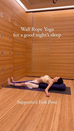 Supported Fish Pose is a wonderful way to chill out and relax. It releases tension in the upper chest and shoulders allowing the breath to be slow and deep. Do this pose at night before sleeping for a good night’s sleep. Do this pose during the day for a quick relaxation. Happy weekend everyone. ❤️ Wearing @aloyoga ✨Challenge Announcement ✨ #LetsAloTakeABreak 11-18 January Day 1: Walk it off - standing pose Day 2: Enjoy a warm drink - seated pose Day 3: Soak it in - reclined pose 💗 Day 4: Curl 