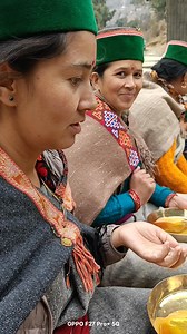 Hmare kinnour m sbsi pehle khane m ghee or shehad dete h yamii.#fbreels2025ツ #facebookvideo #treditionalfood #kinnour_himachalpradesh #LikeFollowShare #facebookvideo | Santoshi Negi Vlogs