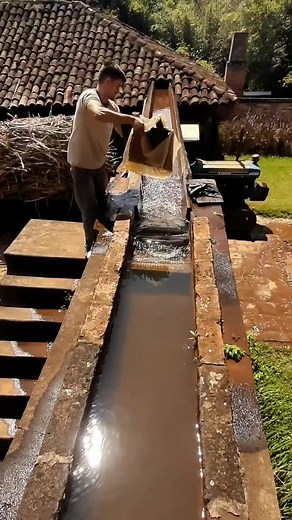 Essa é uma das mais antigas fábricas de cachaça artesanal do Brasil 👉@cachacabarragrande👉(inst) #pinga #zonarural_go #cachaça #viral #roça | Zonarural_go