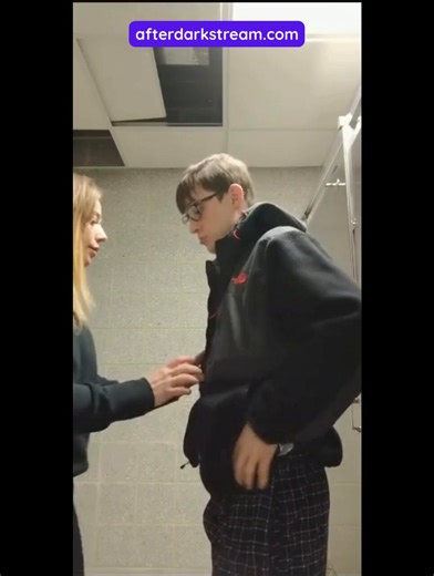 RT @stream_after: A college student rewards a nerdy classmate after he helps her pass the test by sharing answers during the exam 💦Tap to…