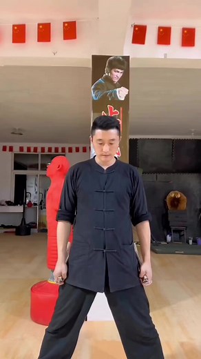 39K views · 2.6K reactions | Two-handed nunchaku, do you think this is kung fu or art #kungfu #wushu #Nunchakus #brucelee | taichiart | Facebook
