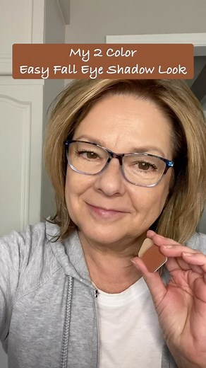 Mature skin Fall eye shadow looks. Just go for it, started with 2 colors and added some shimmer. That’s ok, wear whatever you like! #eyeshadows #eyeshadowlook #falleyeshadow #eyeshadowoftheday #matureskinmakeup #easyeyeshadow | Beverly Soutar
